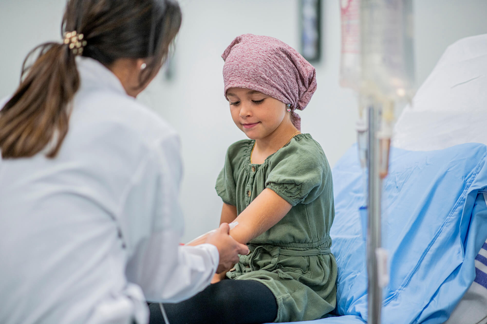 Preparing a child to receive chemotherapy.